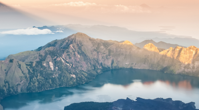 Reservasi Pendakian Gunung Rinjani Melonjak Jelang Peringatan HUT Ke-81 RI