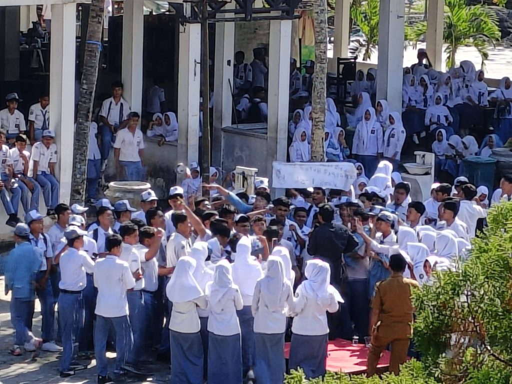 Tuntut Perbaikan Fasilitas, Ratusan Siswa SMAN 1 Jonggat Protes: Kepala Sekolah Buka Suara