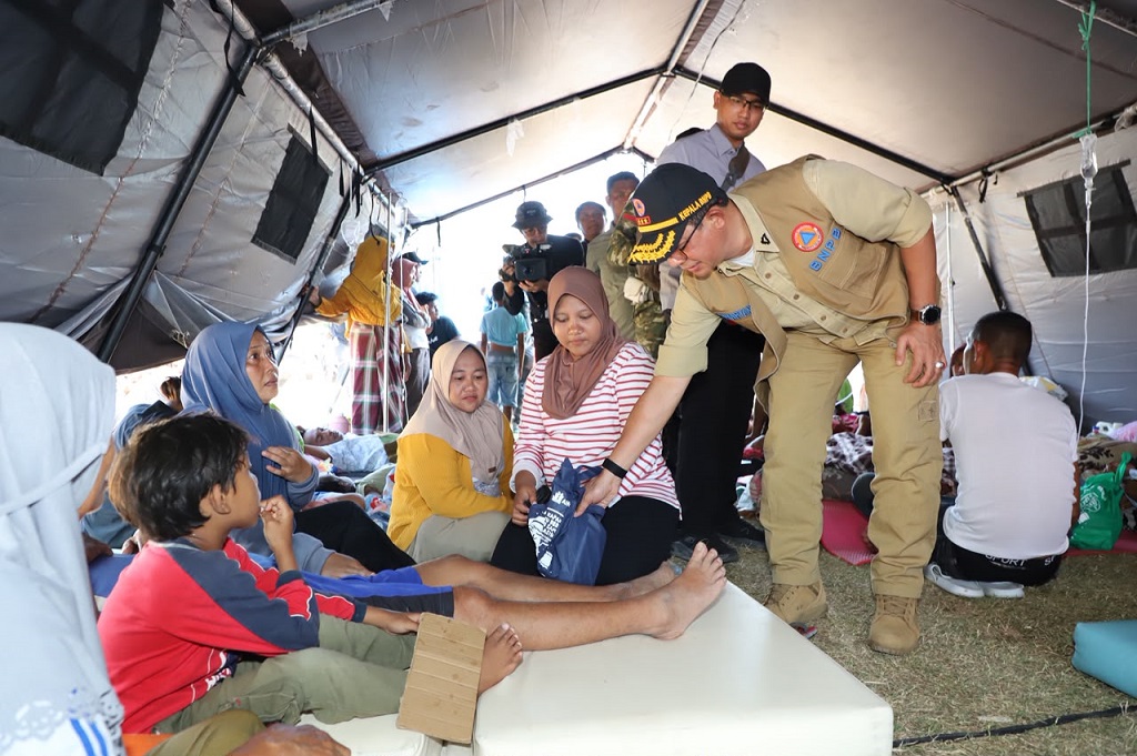 Pengungsi Gempa M 7,7 NTT Tembus 59 Ribu Jiwa, Akses Evakuasi Terkendala Jalan Rusak