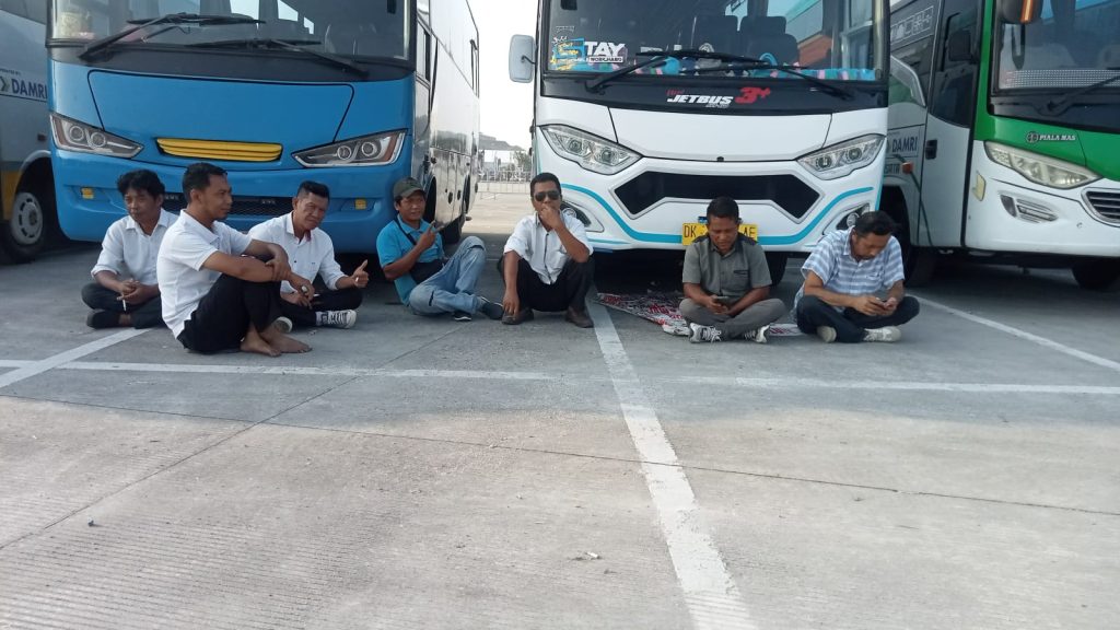 Prajurit Angkutan Darat di Balik Sukses MotoGP Mandalika 2026, Siaga Siang dan Malam Demi Kelancaran Antar Jemput Penonton.