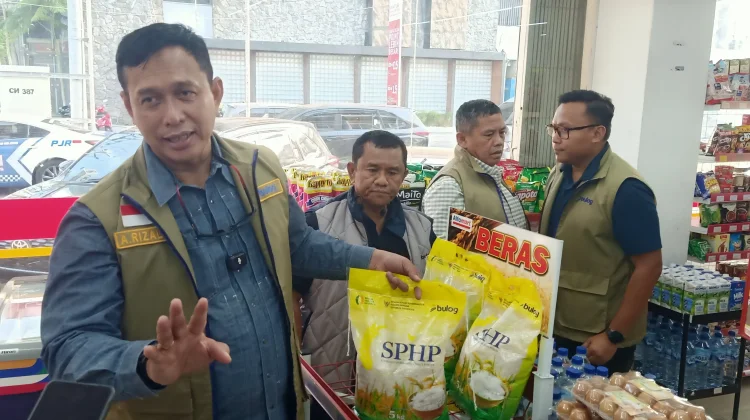 Dirut Bulog Sidak Ritel Modern di Mataram, Pastikan Beras SPHP Tersedia dan Sesuai HET